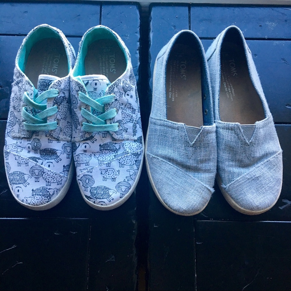 2 pairs Toms sheep w/mint laces & metallic slipons